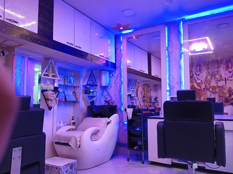 Blush & Bounce Salon treatment area